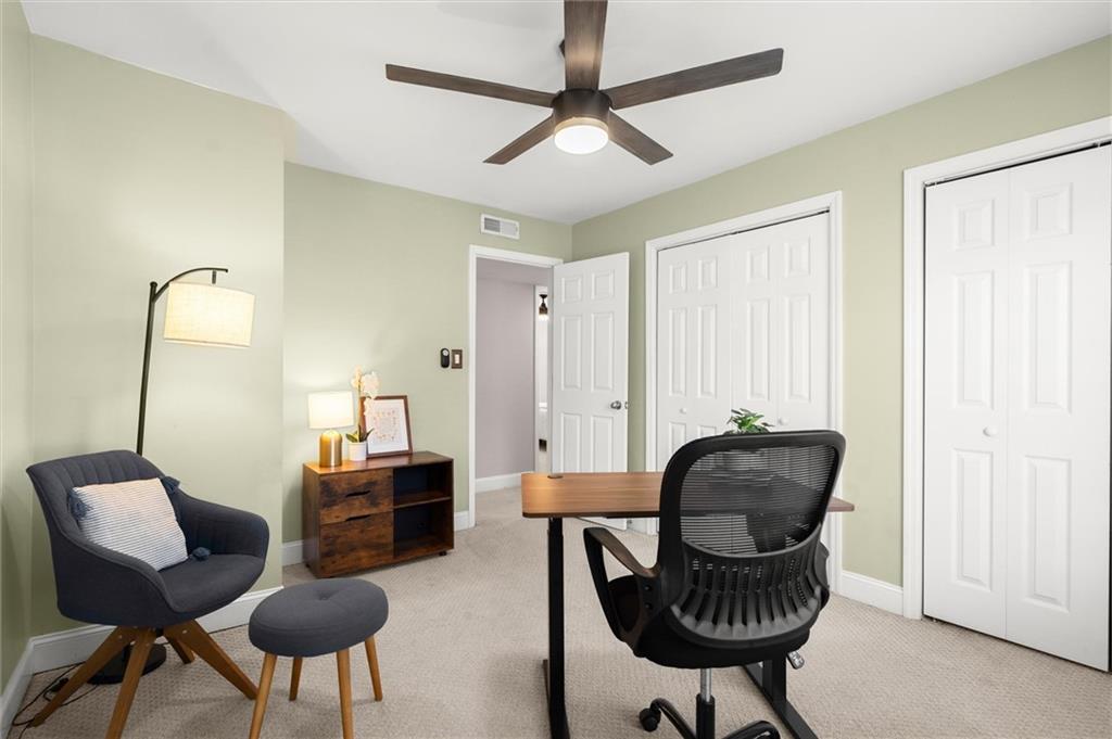 6980 Roswell Road, Unit F7 Atlanta, GA 30328 - Photo 23 of 43 a living room with furniture a piano and a window