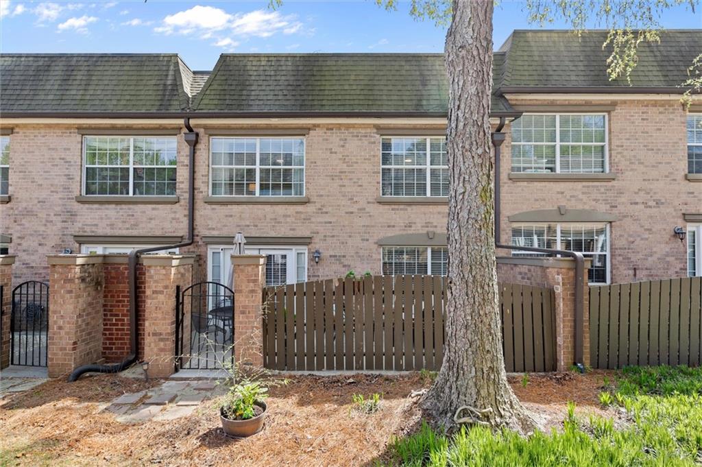 6980 Roswell Road, Unit F7 Atlanta, GA 30328 - Photo 33 of 43 a front view of a house with a garden