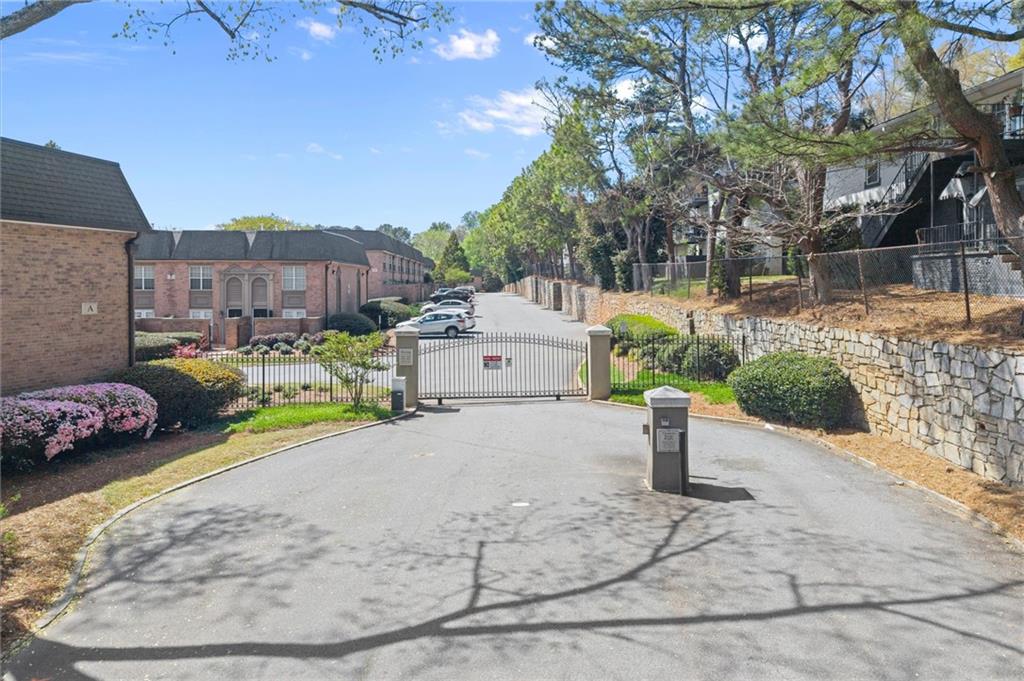 6980 Roswell Road, Unit F7 Atlanta, GA 30328 - Photo 35 of 43 a view of outdoor space and yard