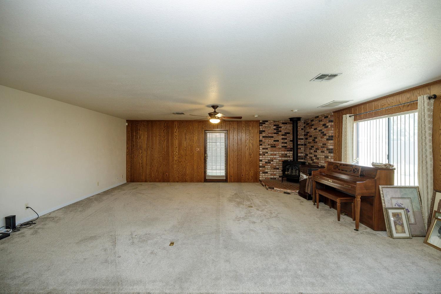 1647 Running Ceres, CA 95307 - Photo 10 of 55