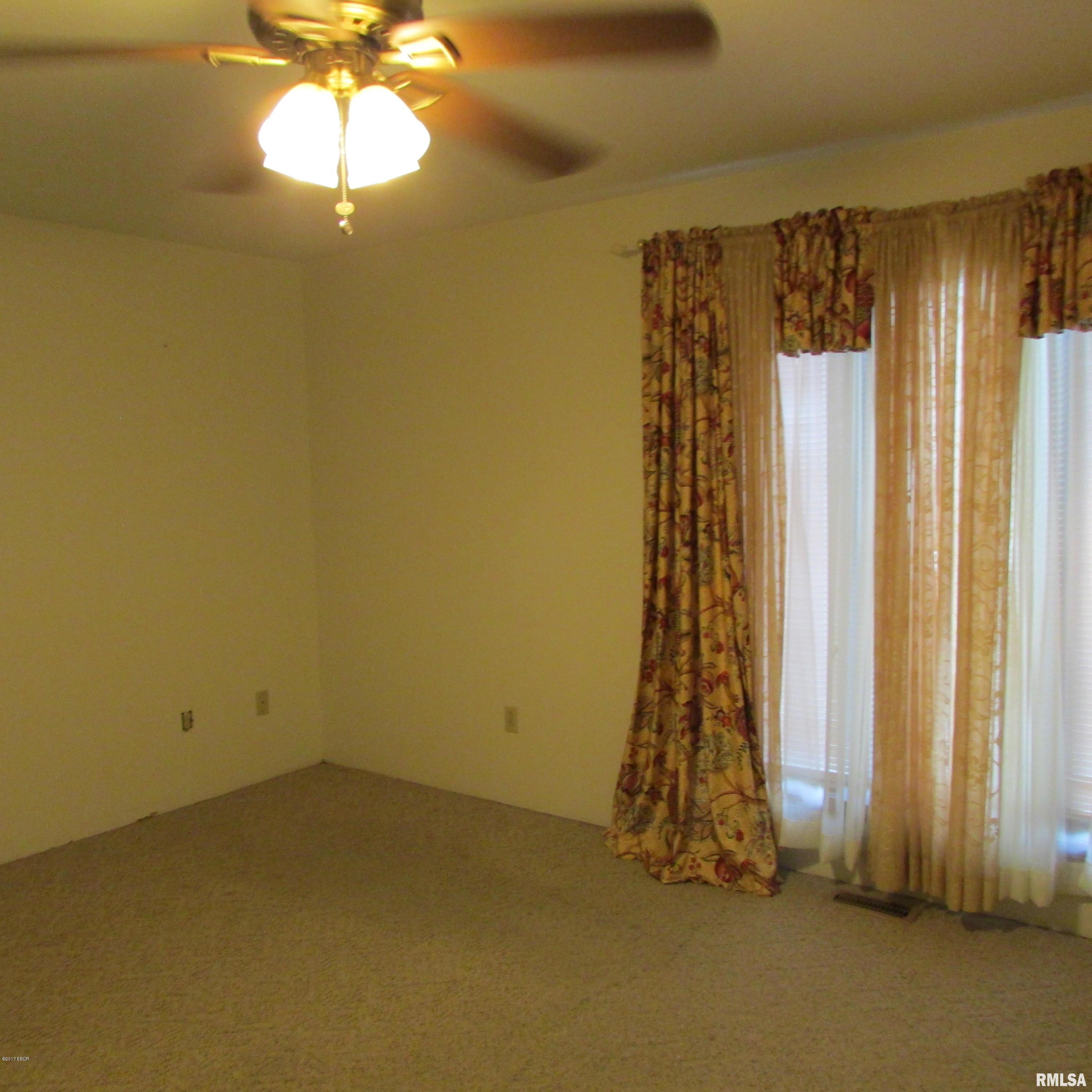416 Bixler Road Eldorado, IL 62930 - Photo 4 of 39 Gallery Image 4