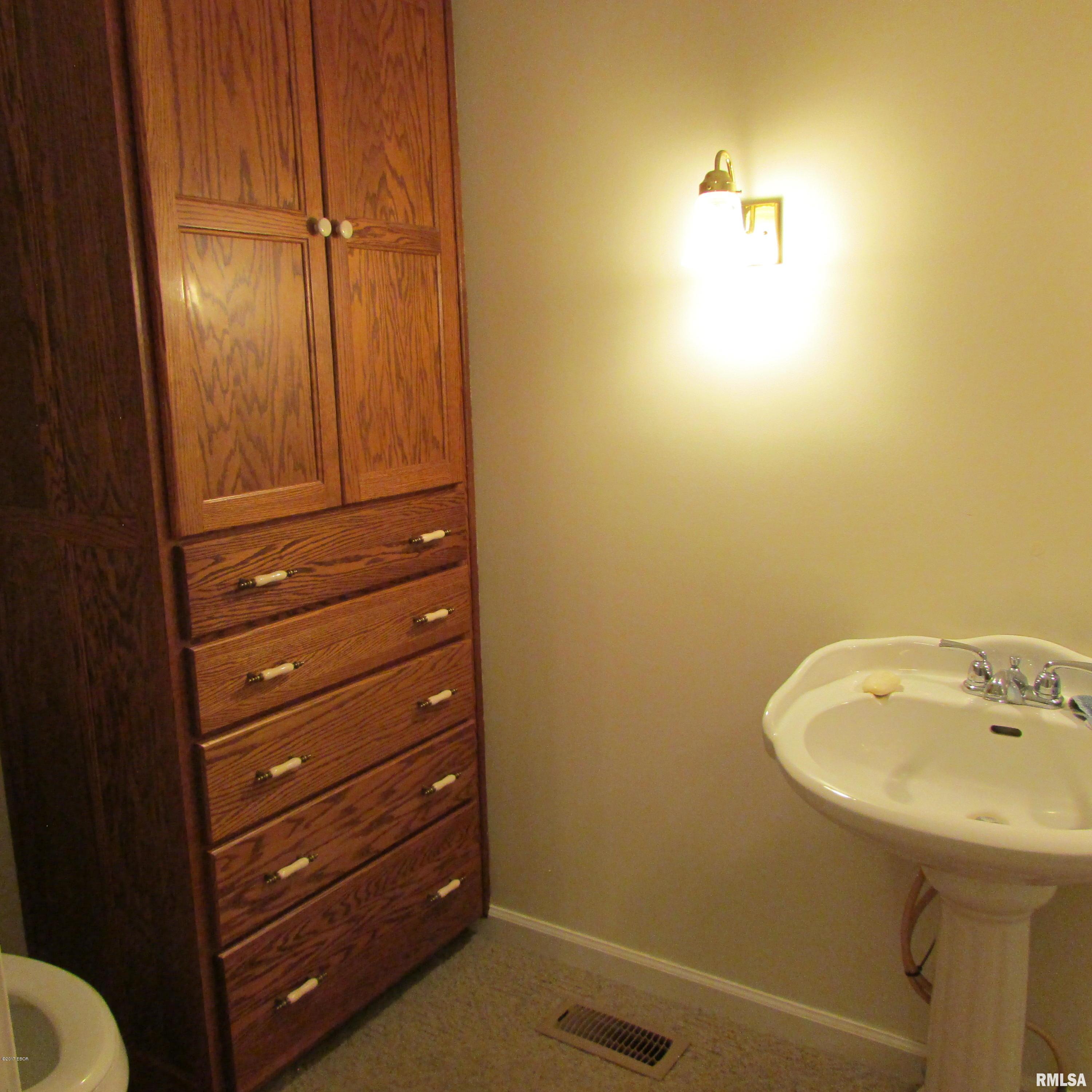 416 Bixler Road Eldorado, IL 62930 - Photo 6 of 39 Gallery Image 6