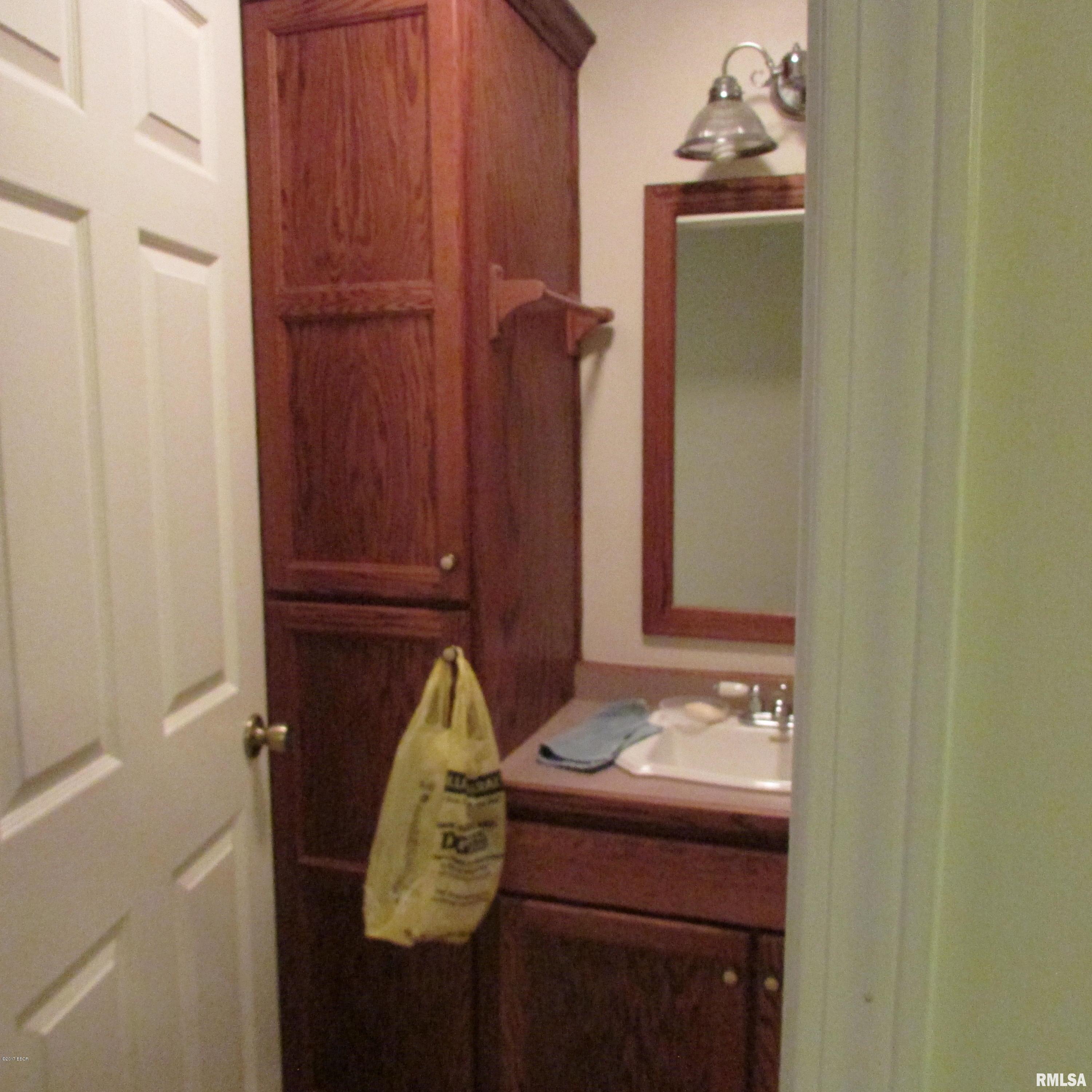 416 Bixler Road Eldorado, IL 62930 - Photo 7 of 39 Gallery Image 7