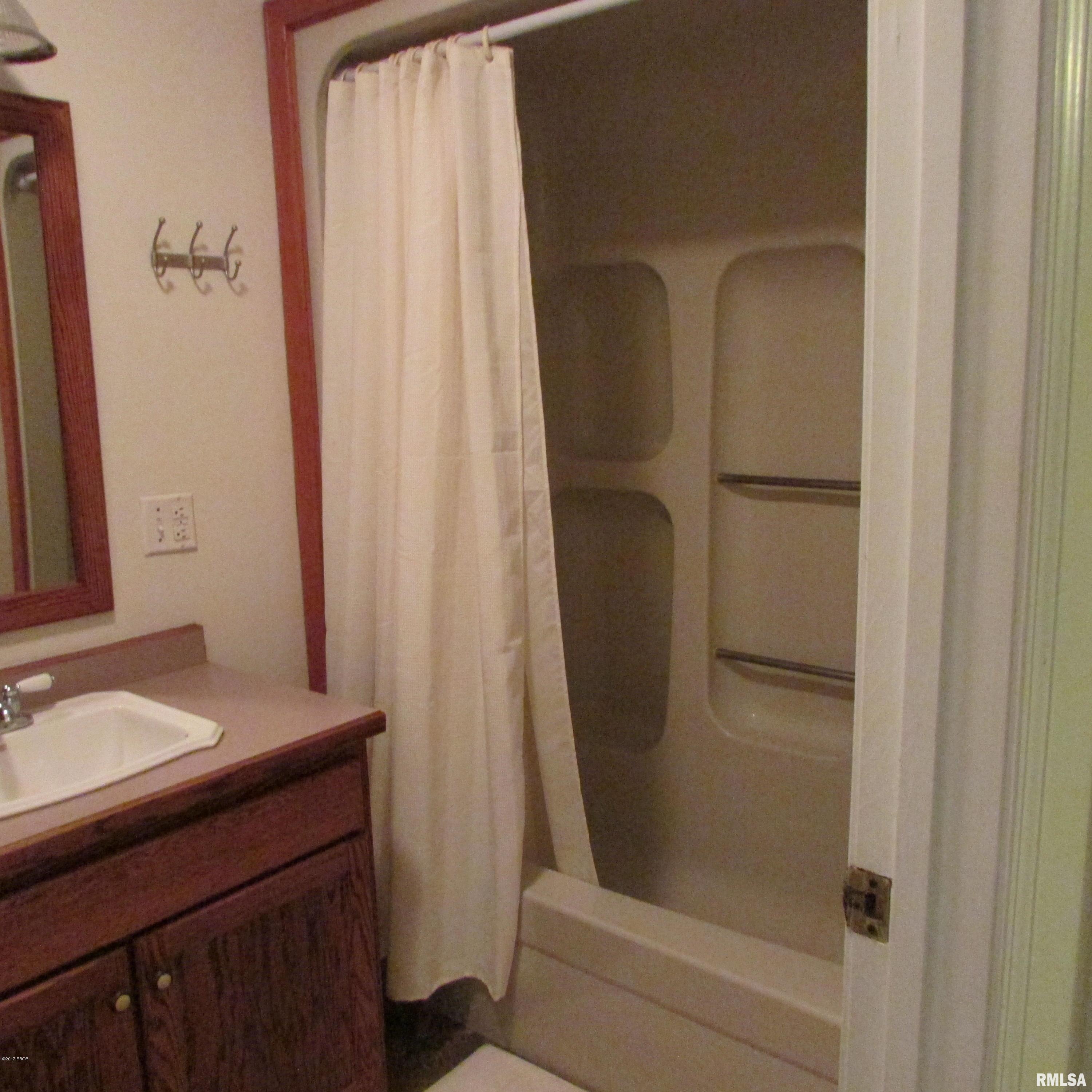 416 Bixler Road Eldorado, IL 62930 - Photo 8 of 39 Gallery Image 8