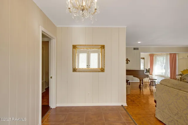 $3,595 | 121 Beverly Drive, Lafayette, LA 70503