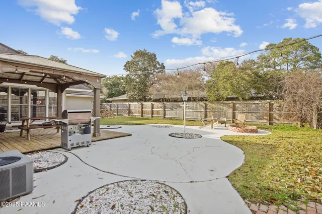 $3,595 | 121 Beverly Drive, Lafayette, LA 70503