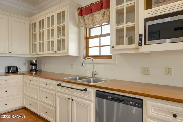 $3,595 | 121 Beverly Drive, Lafayette, LA 70503