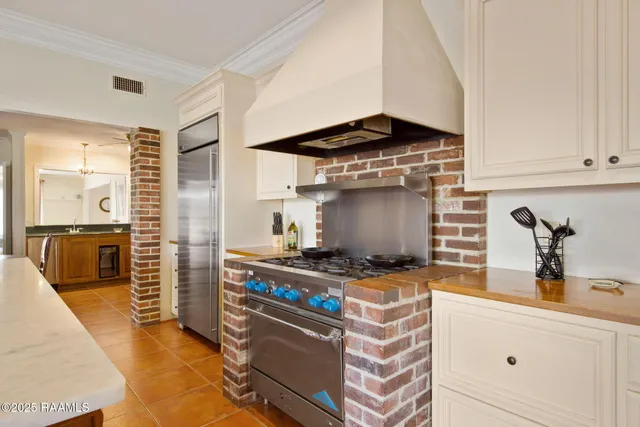 $3,595 | 121 Beverly Drive, Lafayette, LA 70503