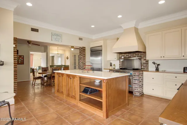 $3,595 | 121 Beverly Drive, Lafayette, LA 70503