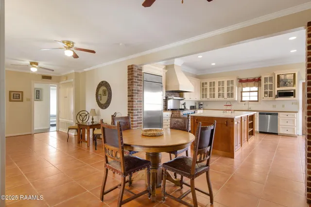 $3,595 | 121 Beverly Drive, Lafayette, LA 70503