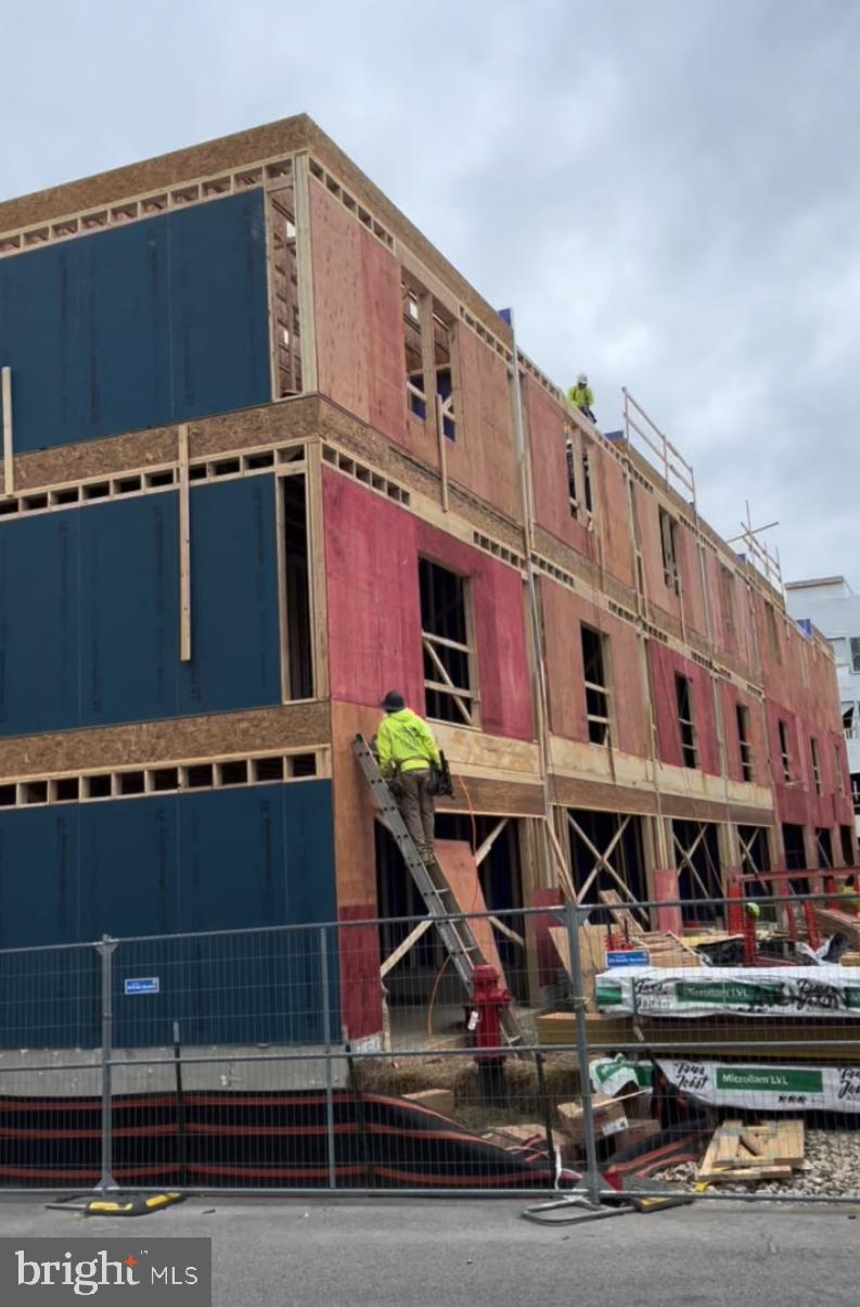a car parked in front of a building
