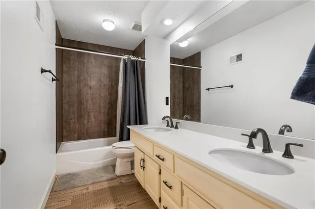 $535,000 | 5826 Oakview, Shawnee, KS 66216