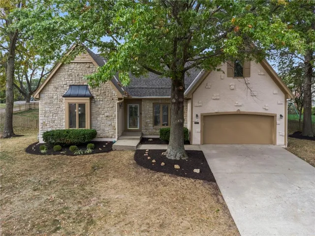 $535,000 | 5826 Oakview, Shawnee, KS 66216