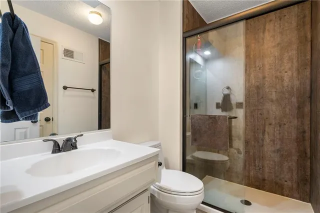 $535,000 | 5826 Oakview, Shawnee, KS 66216