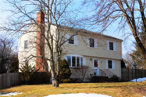 17 Meridian Road Wenham, MA 01984 - Photo 1 of 22 Gallery Image 1