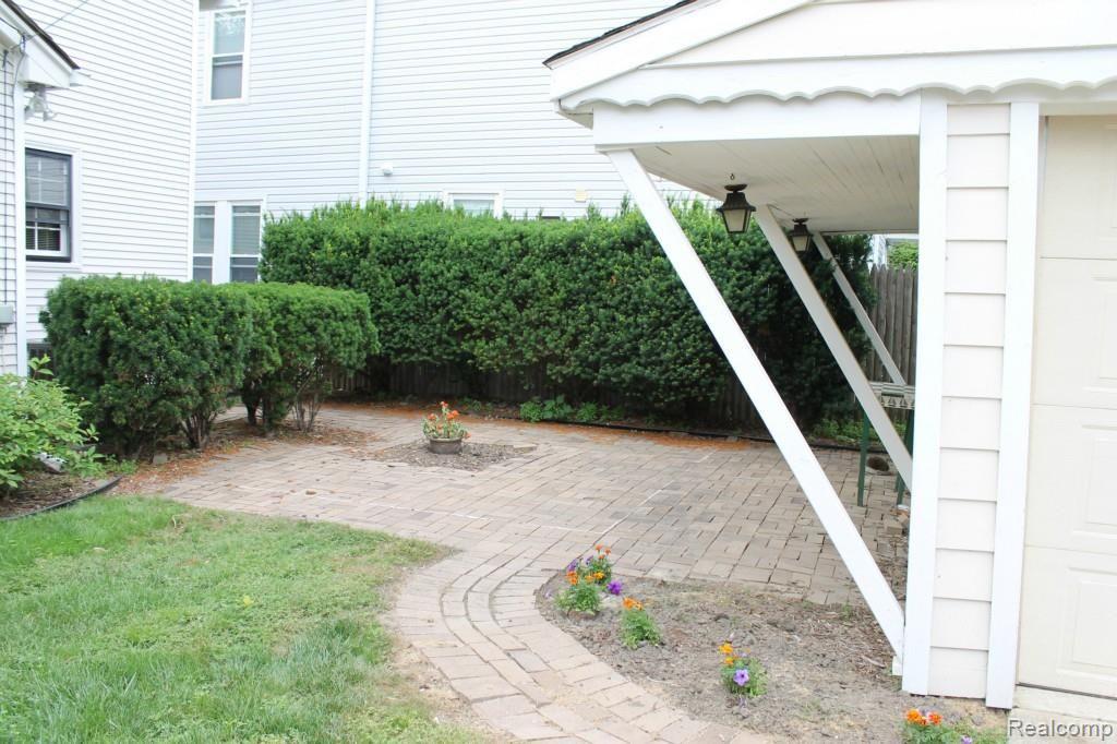 338 Rivard Boulevard Grosse Pointe, MI 48230 - Photo 52 of 53 IMG_0950.jpg