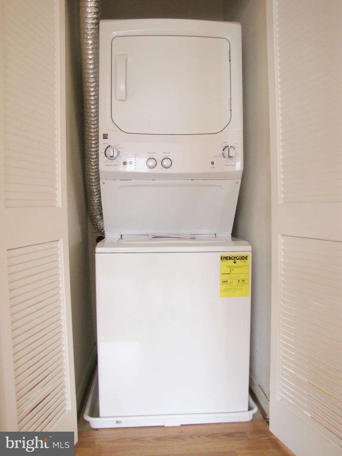 635 Constellation Square Southeast, Unit E Leesburg, VA 20175 - Photo 8 of 20 a utility room with dryer and washer