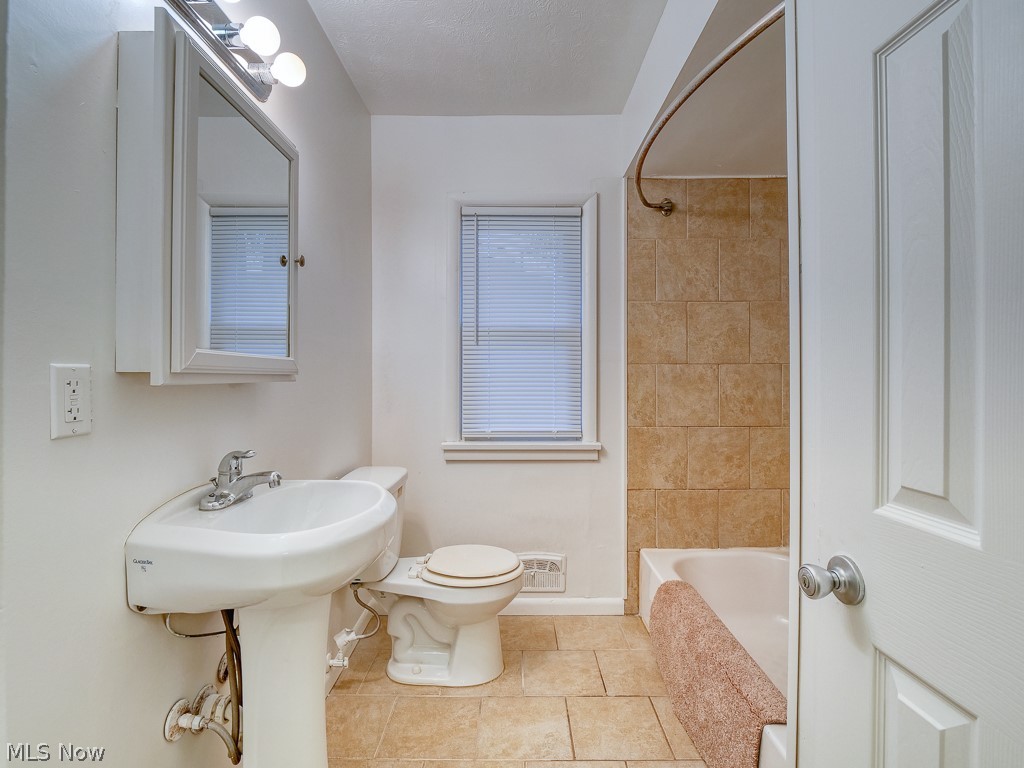 6301 Ridge Road Parma, OH 44129 - Photo 19 of 29