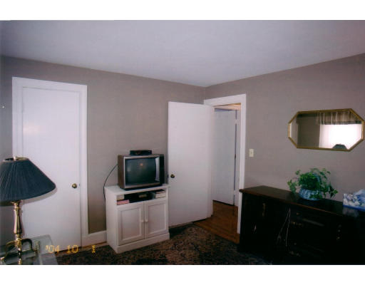33 Sutherland Road North Attleboro, MA 02760 - Photo 6 of 14 Gallery Image 6