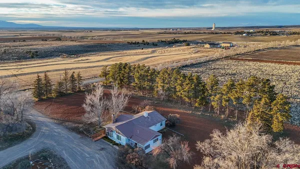 a view of an ocean and a mountain view