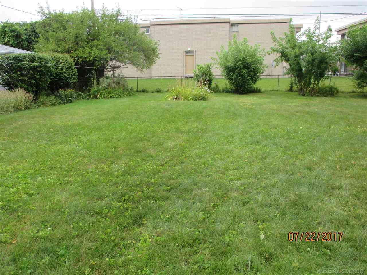 27678 Jean Road Warren, MI 48093 - Photo 39 of 42 31326247-38.JPG