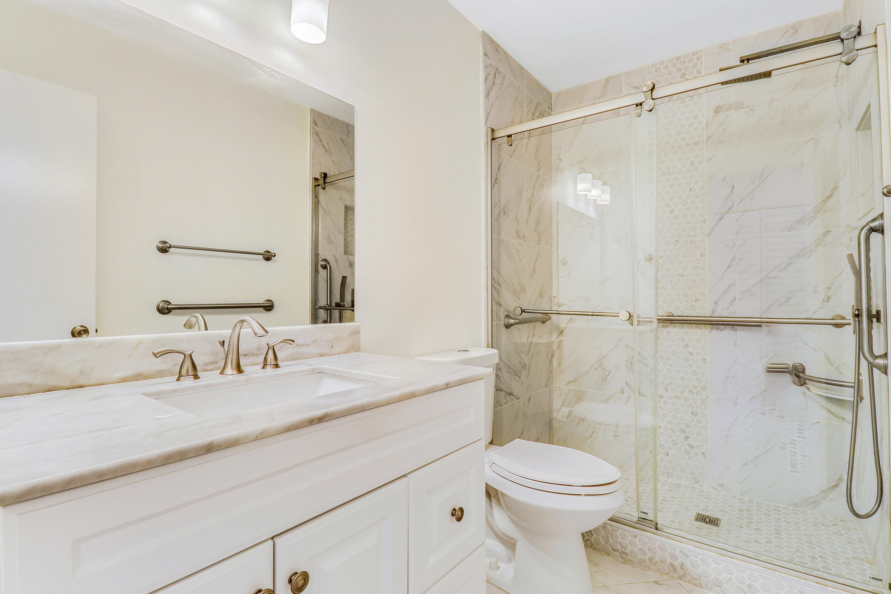 6252 Walk Circle Boca Raton, FL 33433 - Photo 19 of 41 Guest Bathroom