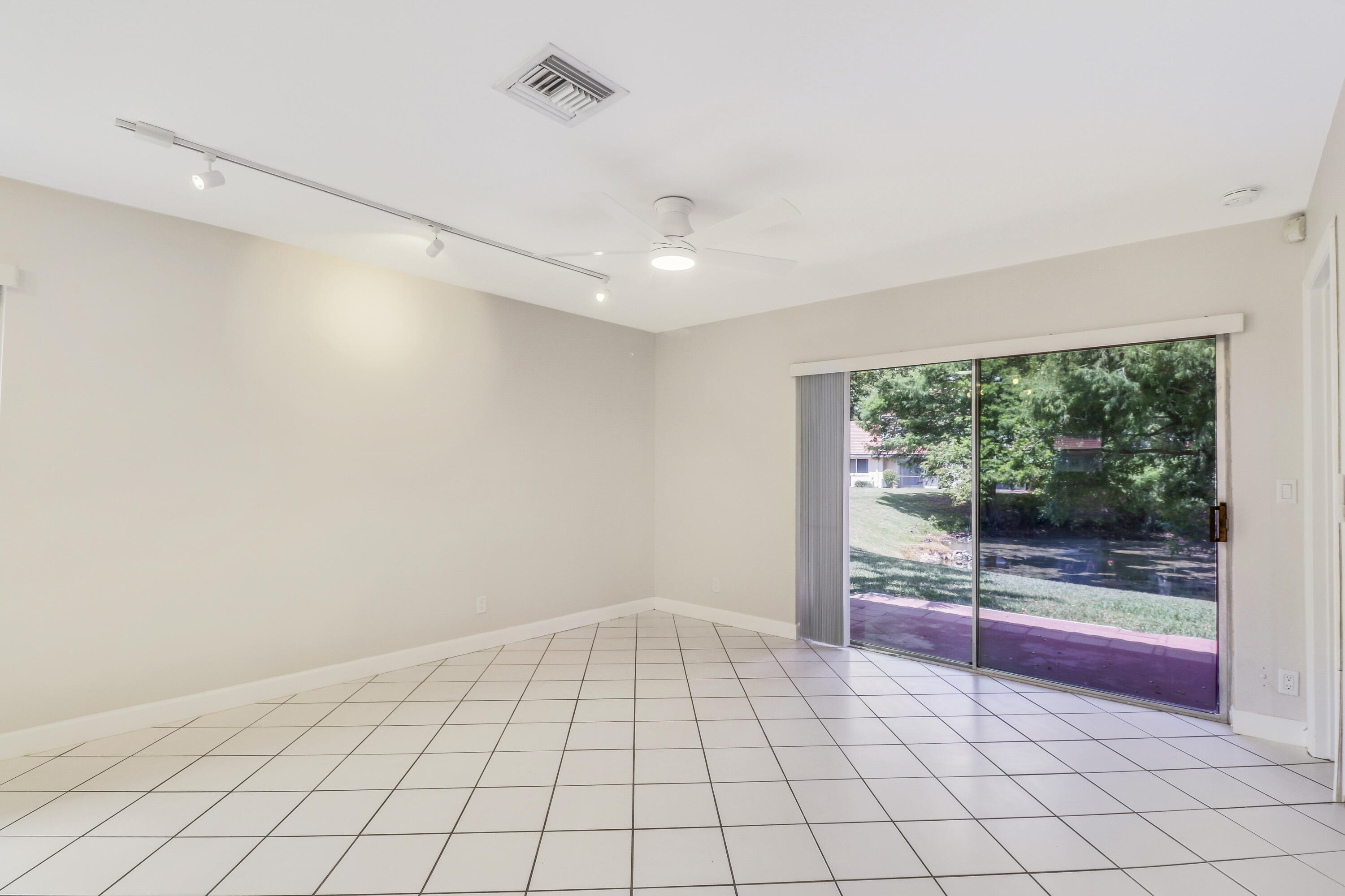 6252 Walk Circle Boca Raton, FL 33433 - Photo 26 of 41 Living Area