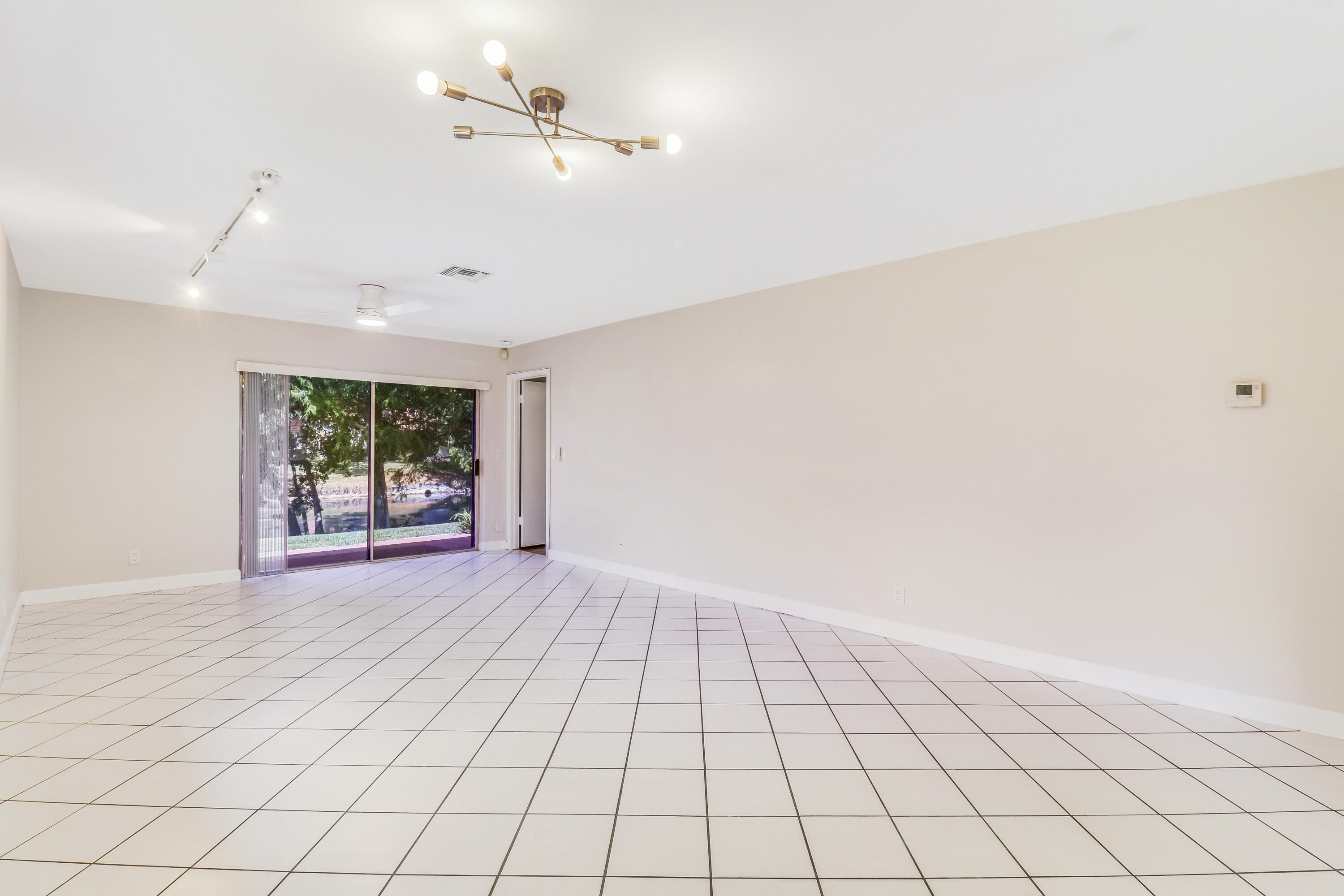 6252 Walk Circle Boca Raton, FL 33433 - Photo 29 of 41 Living Area