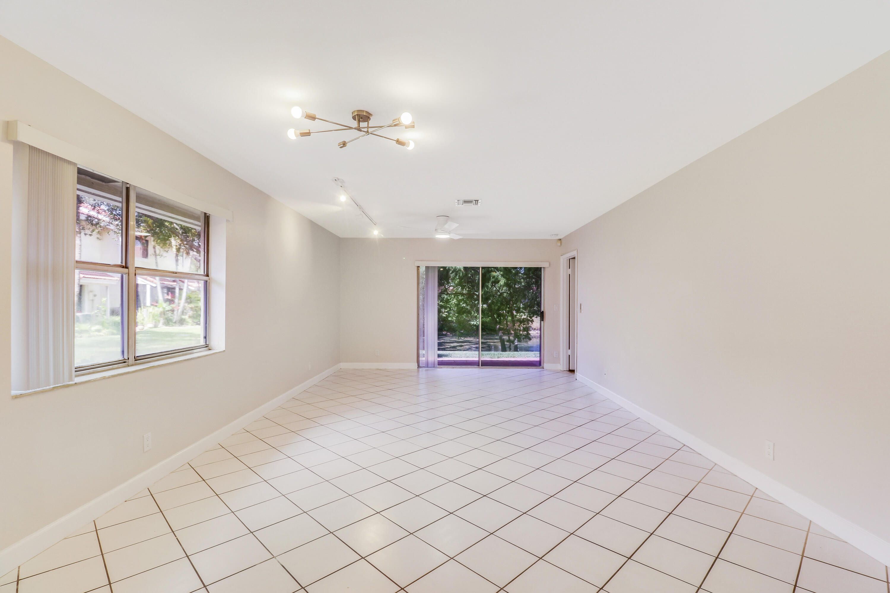 6252 Walk Circle Boca Raton, FL 33433 - Photo 30 of 41 Living /Dining