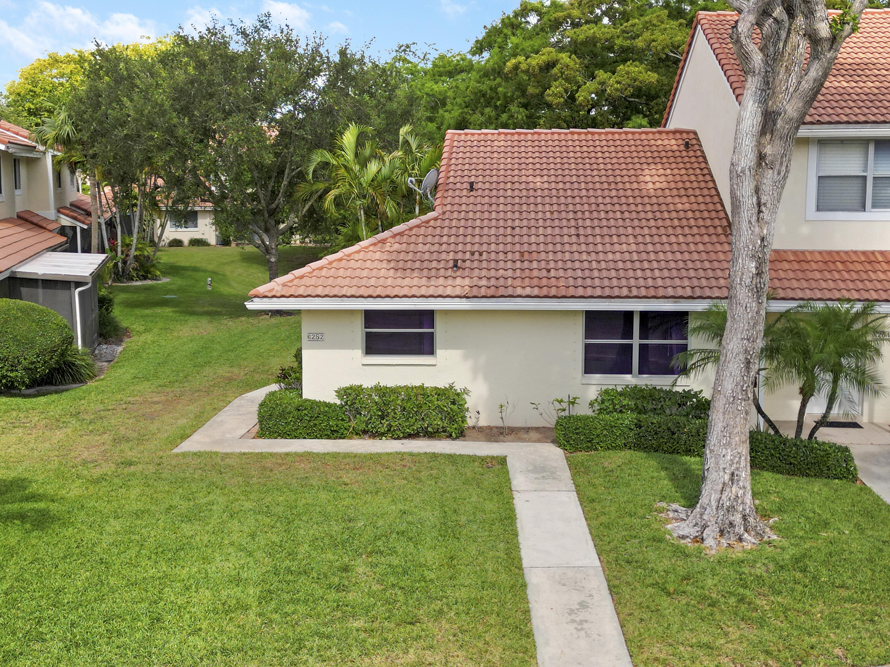 6252 Walk Circle Boca Raton, FL 33433 - Photo 3 of 41 Lakefront Corner Unit