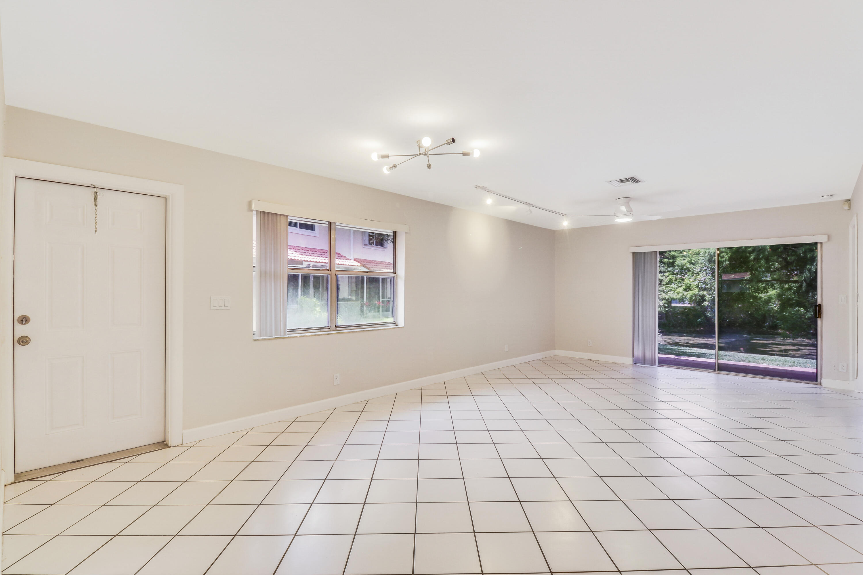6252 Walk Circle Boca Raton, FL 33433 - Photo 7 of 41 Living/ Dining