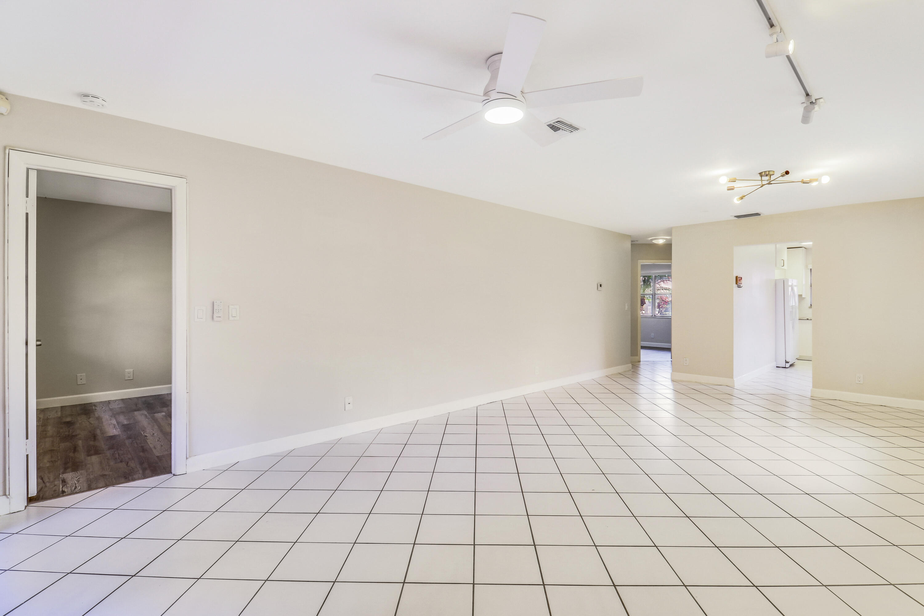 6252 Walk Circle Boca Raton, FL 33433 - Photo 10 of 41 Living / Dining