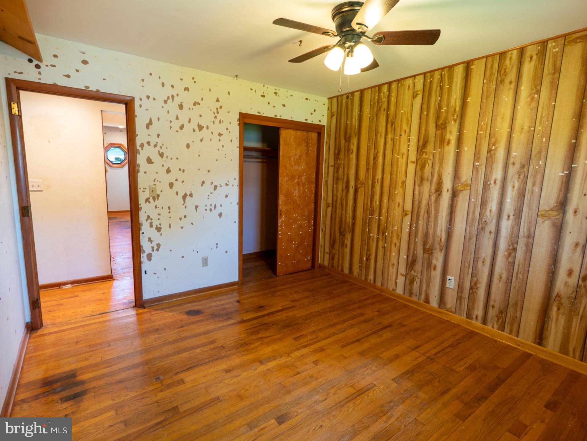 51 Quaker Road Pennsville, NJ 08070 - Photo 22 of 26 Third bedroom