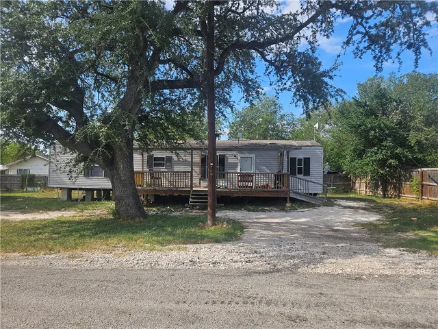 $128,500 | 421 Walton Street, Pettus, TX 78146