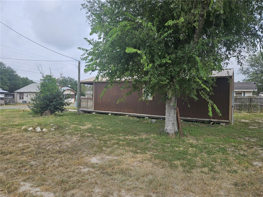 421 Walton Street Pettus, TX 78146 - Photo 14 of 19