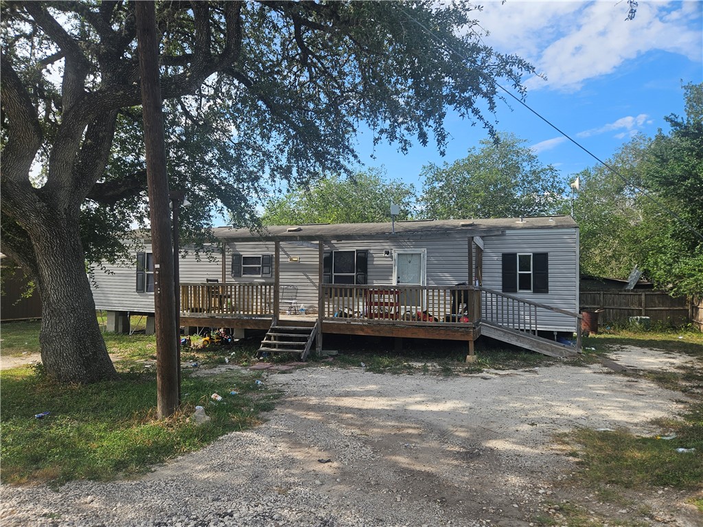 421 Walton Street Pettus, TX 78146 - Photo 2 of 19