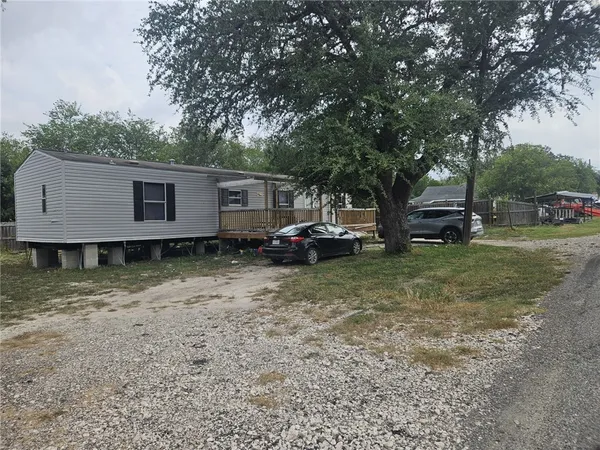 $128,500 | 421 Walton Street, Pettus, TX 78146