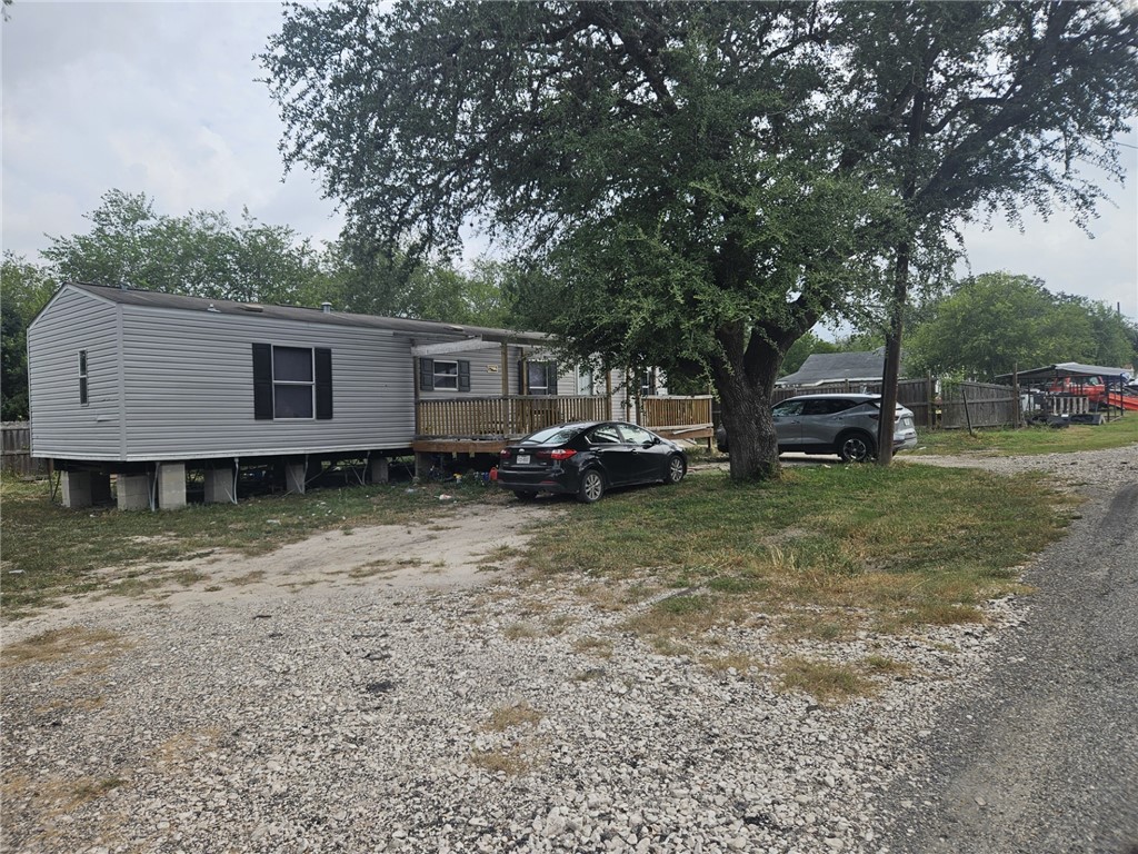 421 Walton Street Pettus, TX 78146 - Photo 3 of 19