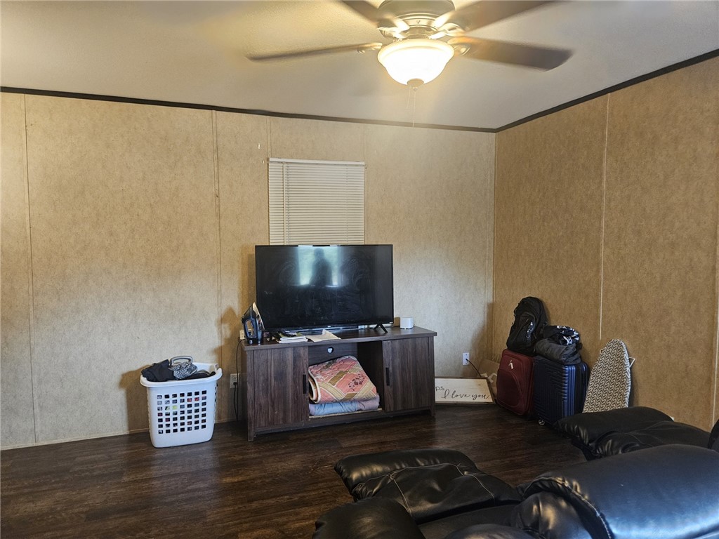 421 Walton Street Pettus, TX 78146 - Photo 4 of 19