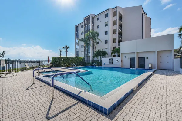 $3,750 | 11370 12 Oaks Way, Unit 614, North Palm Beach, FL 33408