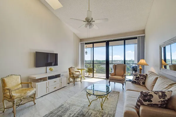 $3,750 | 11370 12 Oaks Way, Unit 614, North Palm Beach, FL 33408