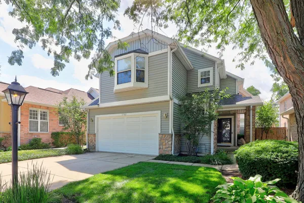 $579,900 | 1702 Astor Avenue, Oakbrook Terrace, IL 60181