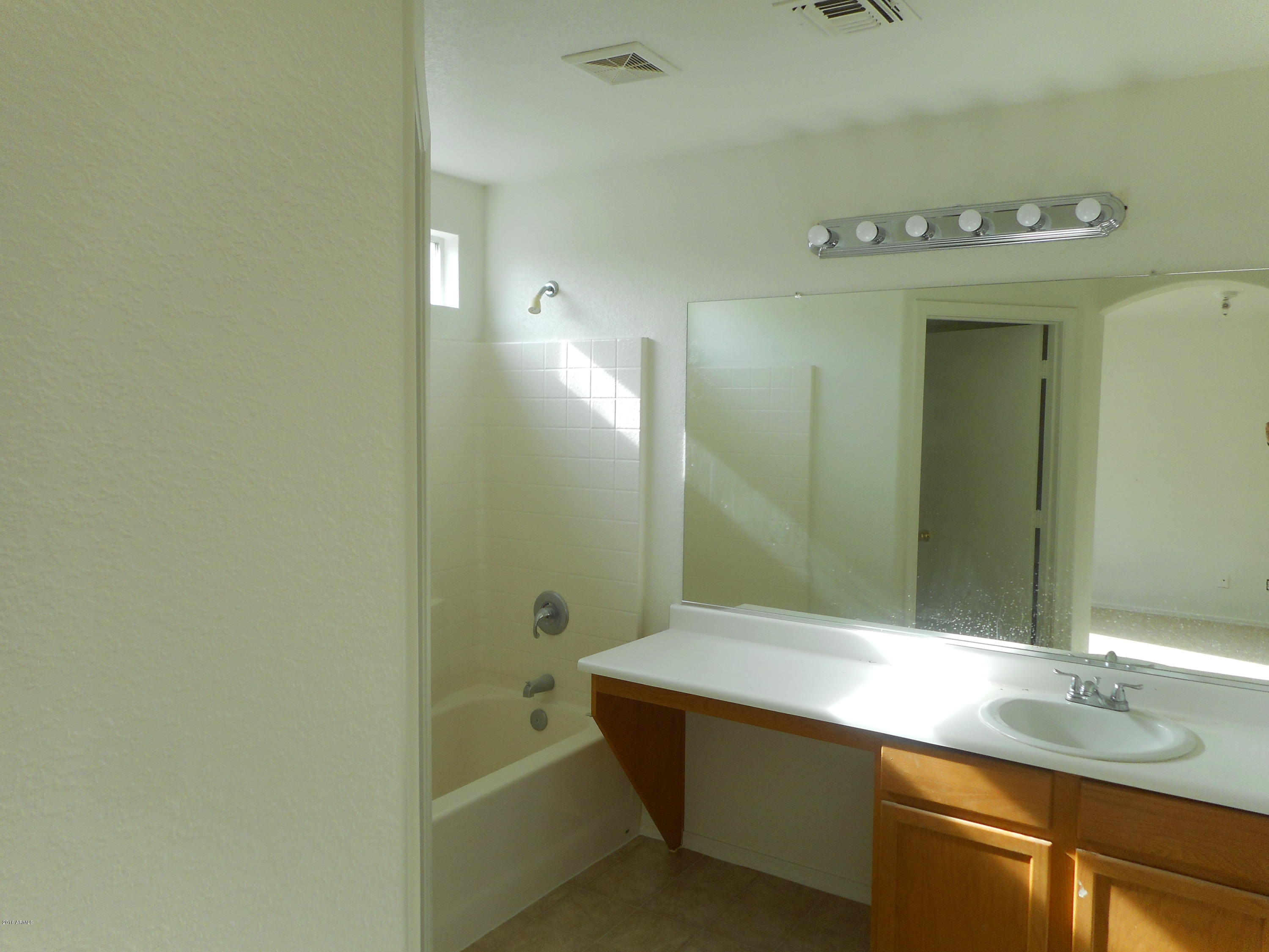 1209 Grenadine Road Phoenix, AZ 85040 - Photo 11 of 18 009