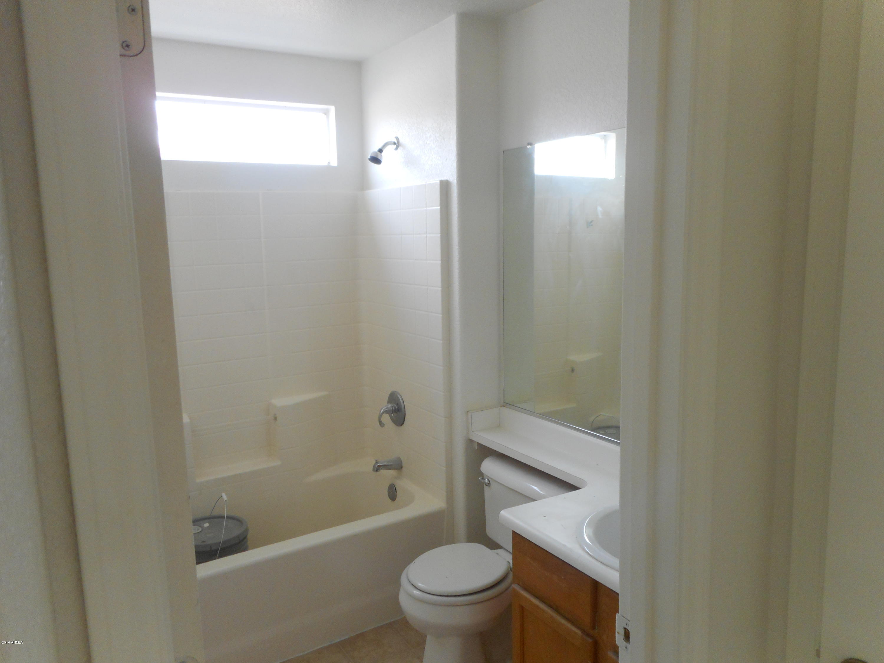 1209 Grenadine Road Phoenix, AZ 85040 - Photo 9 of 18 007