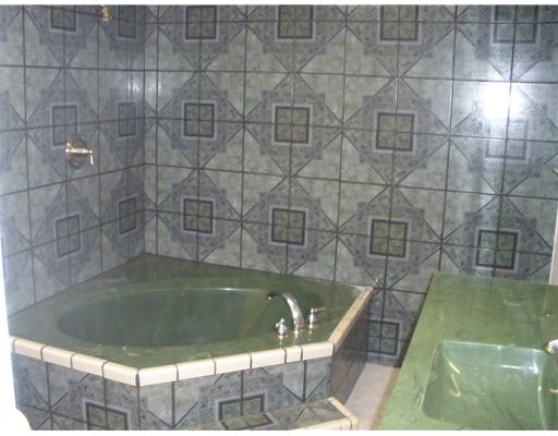 1810 3rd Street Corpus Christi, TX 78404 - Photo 3 of 10 a bathroom with a shower