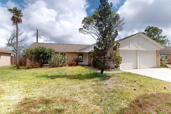 $1,900 | 2711 Heritage Colony Drive, Webster, TX 77598