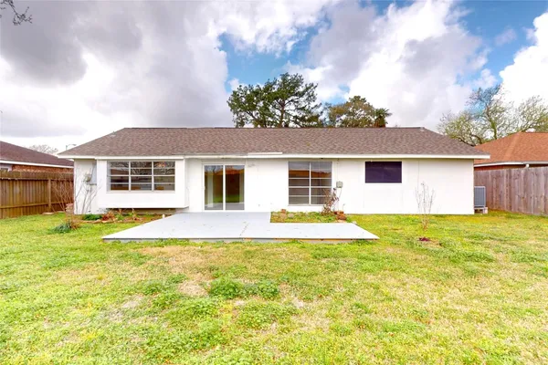 $1,900 | 2711 Heritage Colony Drive, Webster, TX 77598