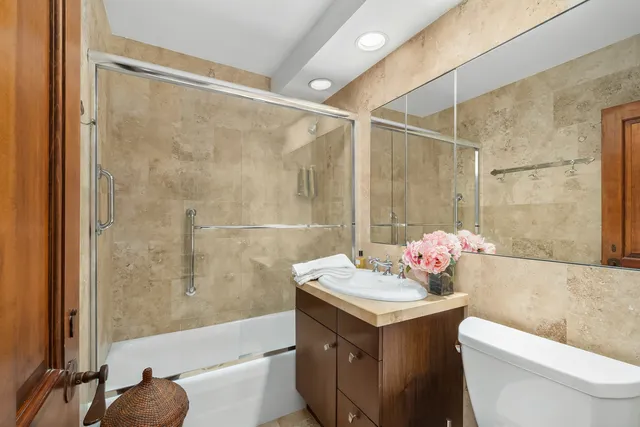 $3,295,000 | 150 East 69th Street, Unit 19N | Lenox Hill