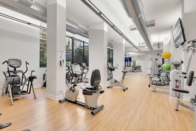 $3,295,000 | 150 East 69th Street, Unit 19N | Lenox Hill