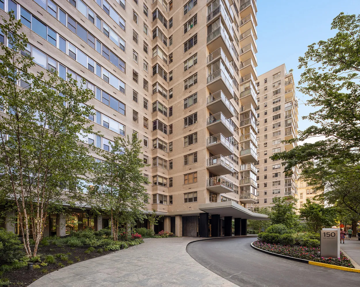 150 East 69th Street, Unit 19N Manhattan, NY 10021 - Photo 14 of 15 a building view with outdoor space